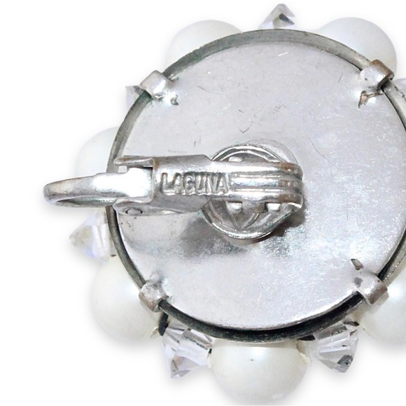 Vintage Laguna Cluster Clip On Earrings Faux Pearl Aurora Borealis Crystal Bead - Picture 3 of 4